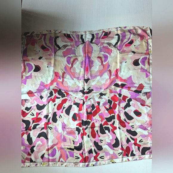 100% Silk Scarf, Abstract print NWT - Picture 4 of 4